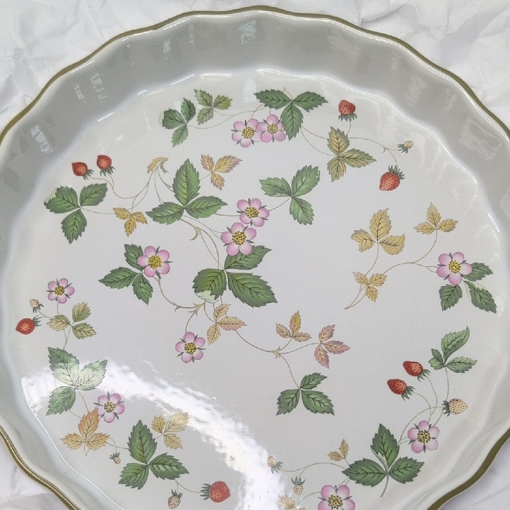 Wedgwood Cookware Vintage Wild Strawberry Flan Dish 8.6" - Picture 3 of 7